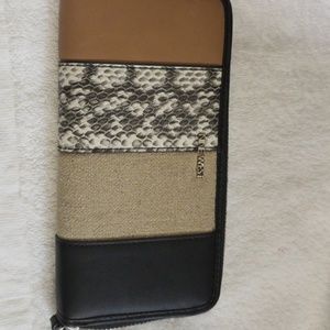 Nine west wallet